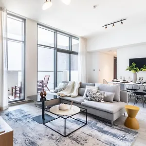 Eden's Homes & - Millennium Atria Residences دبي